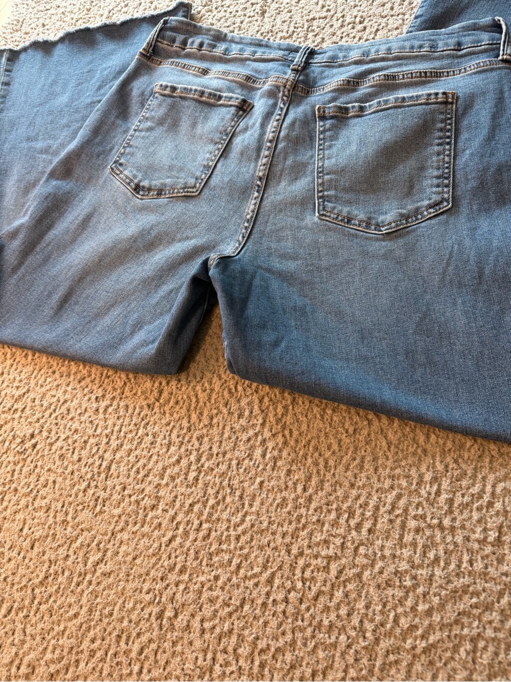 Kut from the Kloth Faded Blue Wide-Leg Jeans - Picture 3 of 9